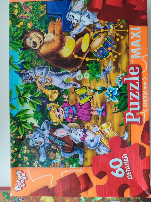 Набор пазлы книга шесть штук и один набор в коробке. Принцессы и Маша