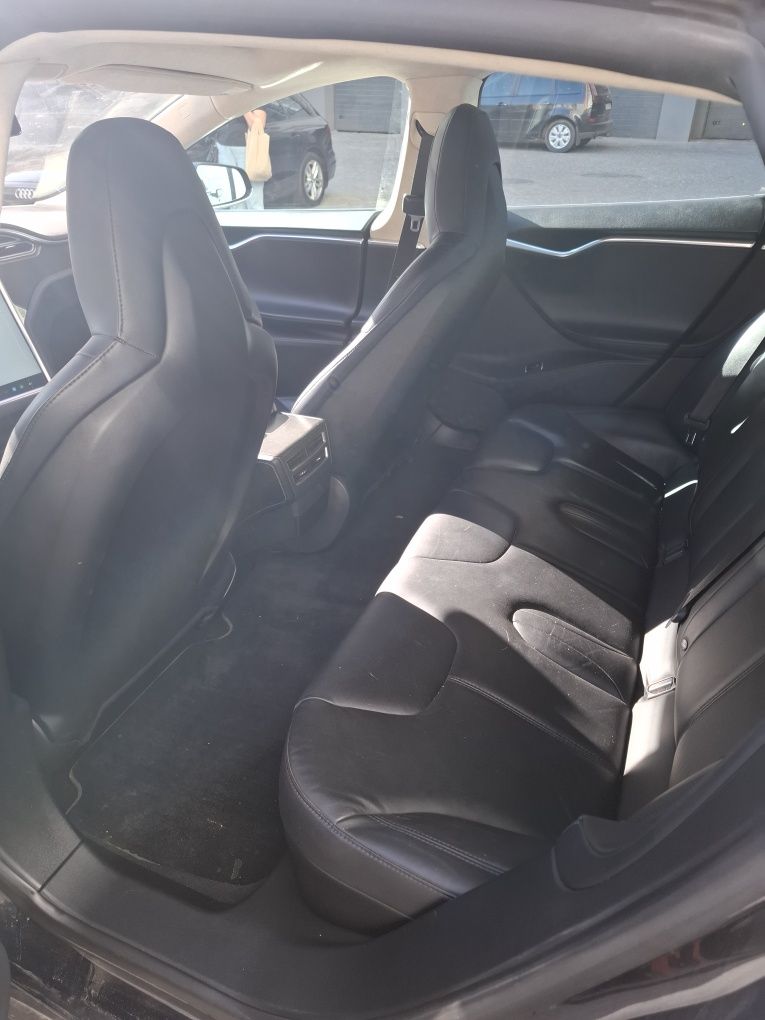Продам Tesla model S 85D