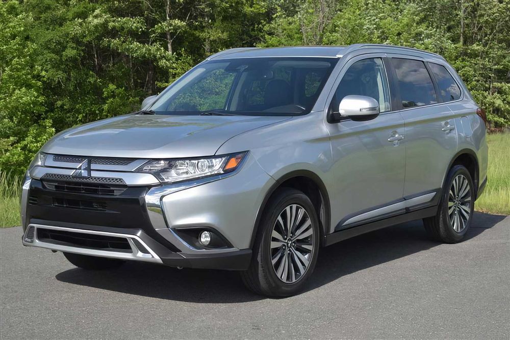 Mitsubishi Outlander      2020