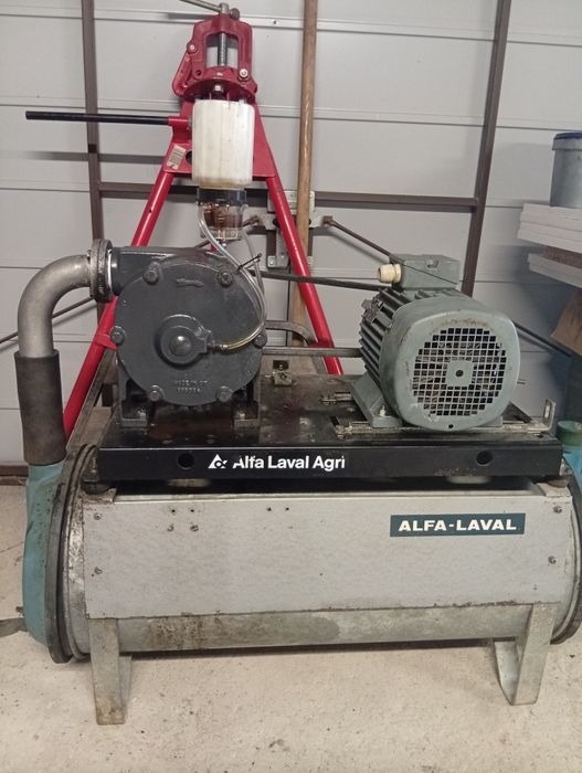Sprzedam do dojarki przewodowej pompę Alfa Laval Wastfalie i miele