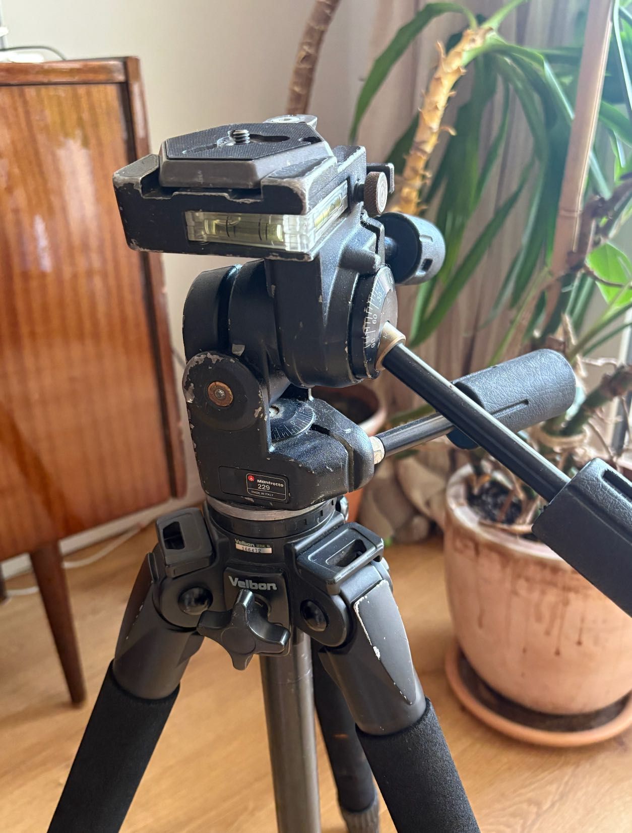 Statyw fotograficzny Velbon GEO N730 plus głowica Manfrotto 229