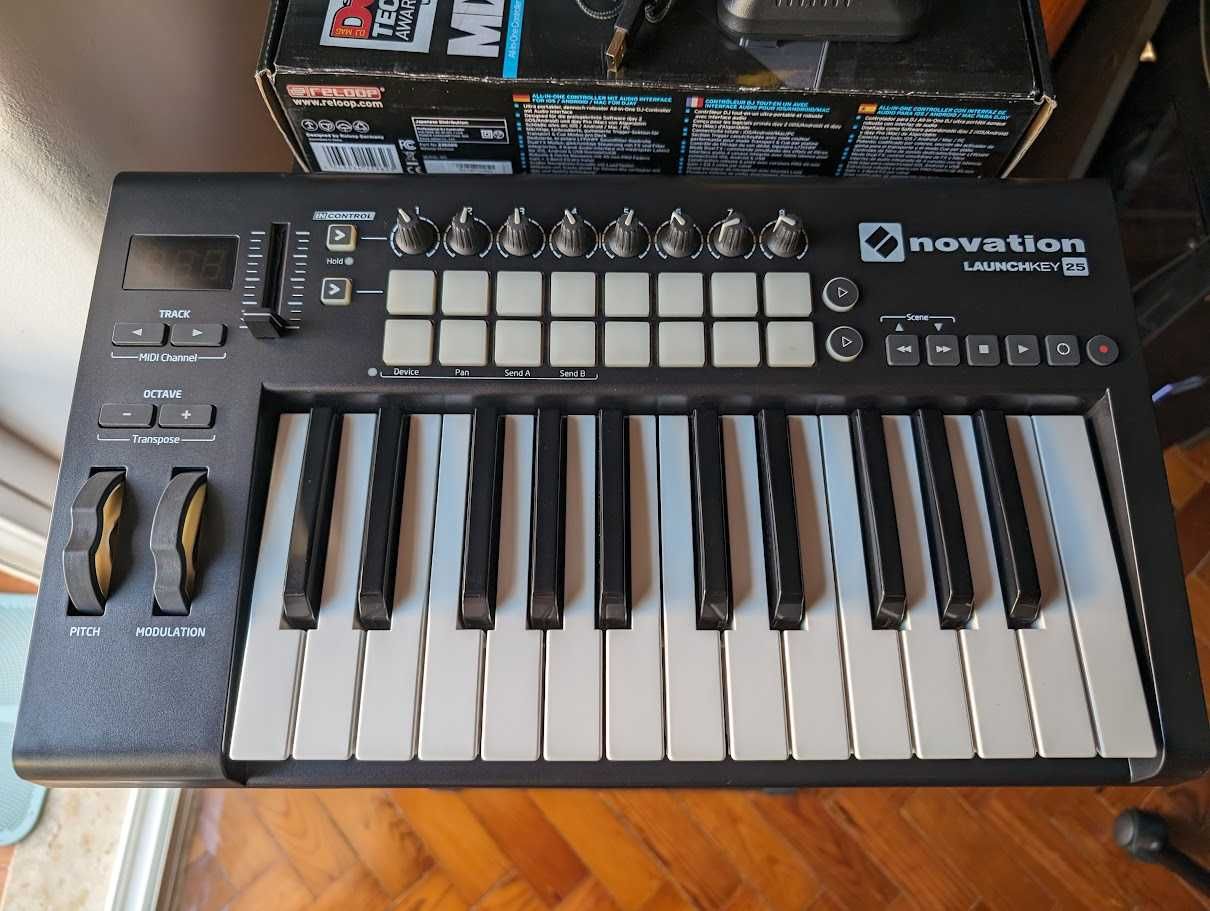 Teclado Novation Launchkey 25 mk2 (com defeito, ler descrição)