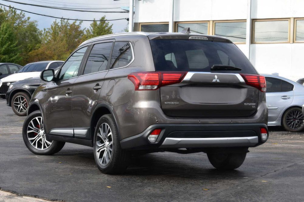 Mitsubishi Outlander      2018