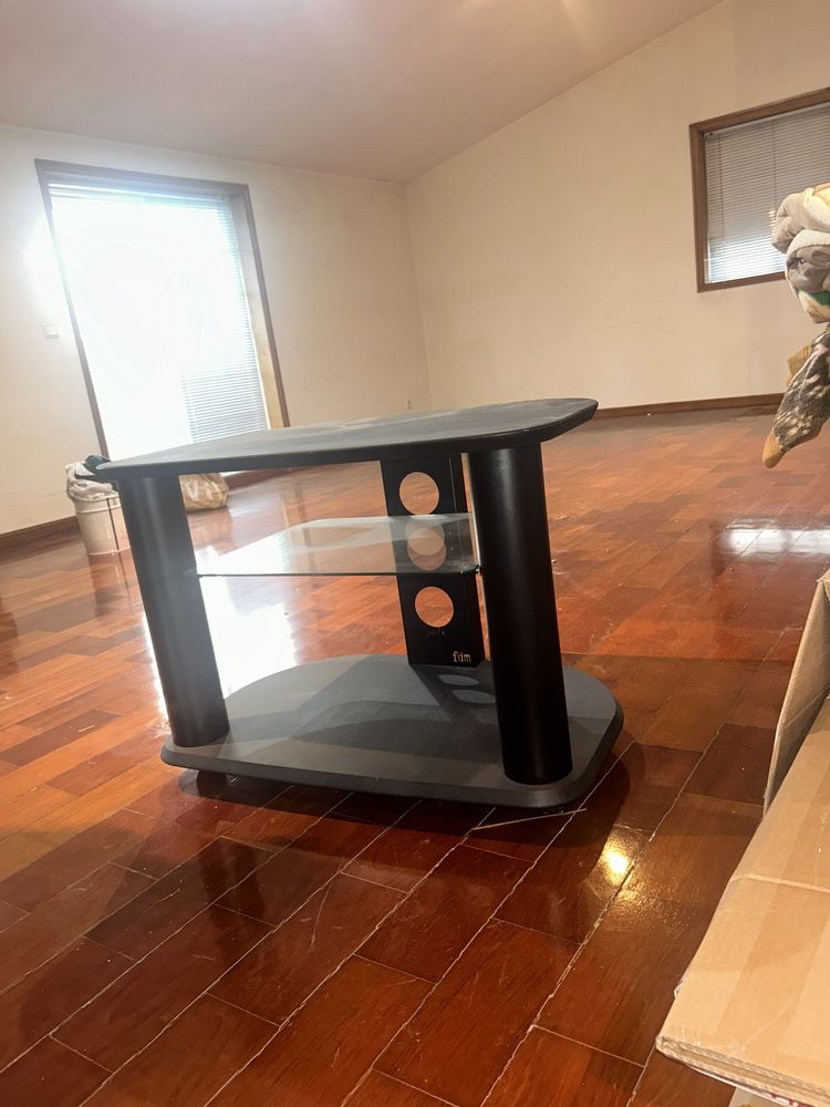 Movel de tv com rodas