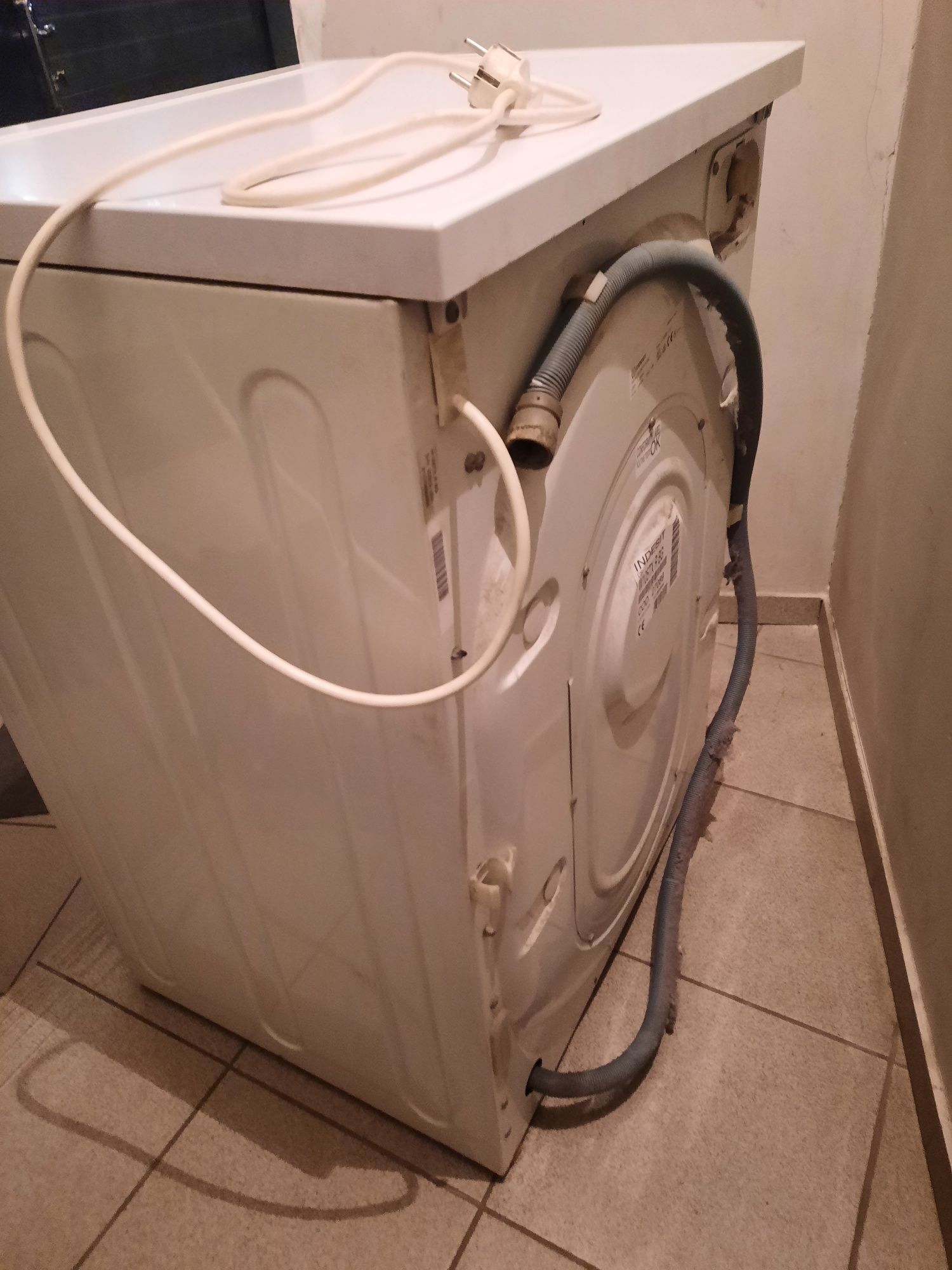 Пральна машина :Indesit W 105 TX