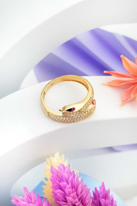 Złoty pierścionek błyszczący wąż wysadzany cyrkoniami pr. 585