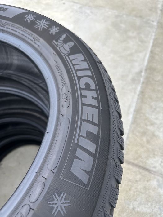 195/60/16 Michelin Alpin 5