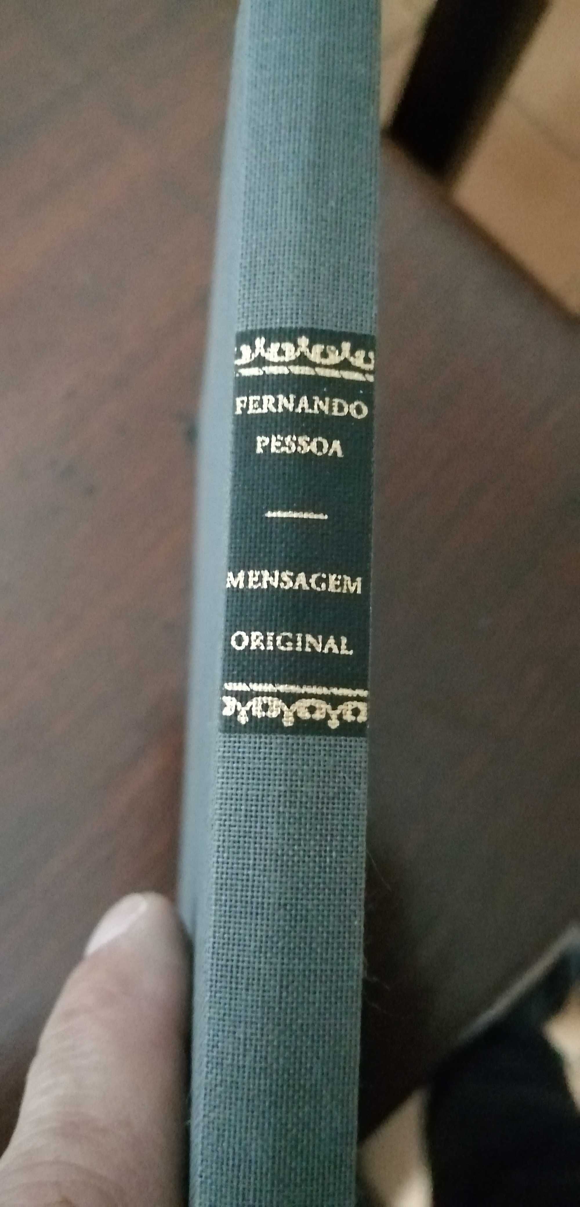 Vários livros da Editora Climepsi e um de Fernando Pessoa