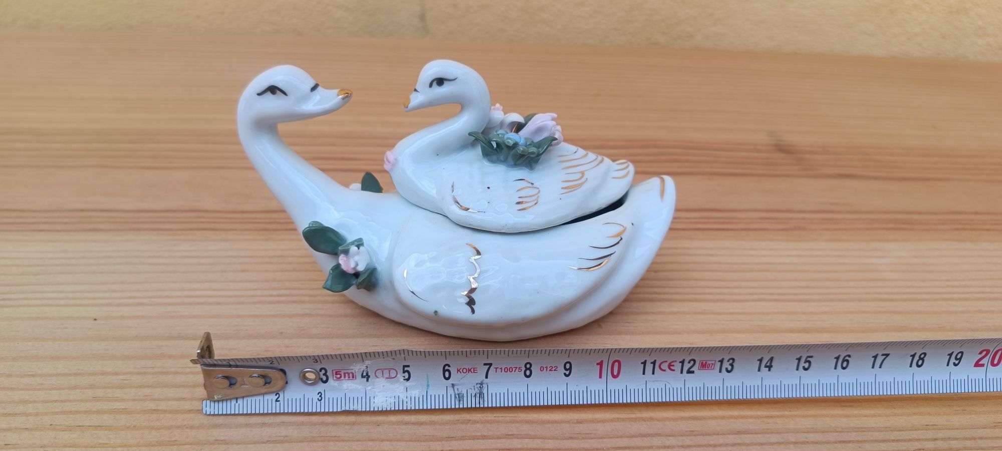 Conjunto antigo em loiça de cisnes