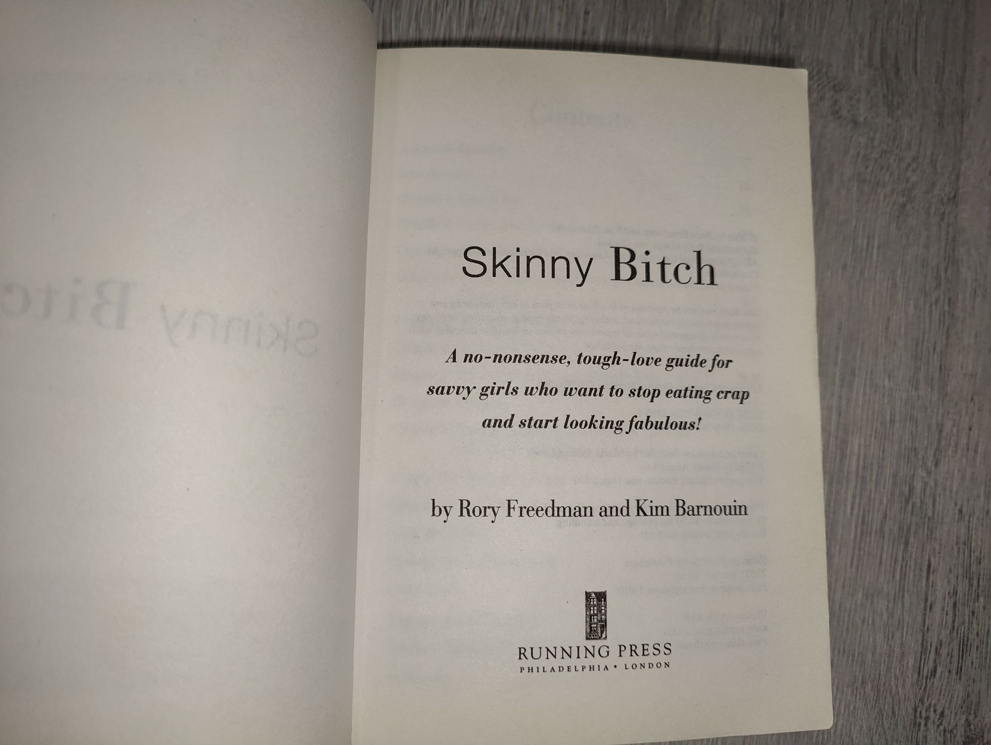 Skinny Bitch. By Rory Freedman. Книга на английском