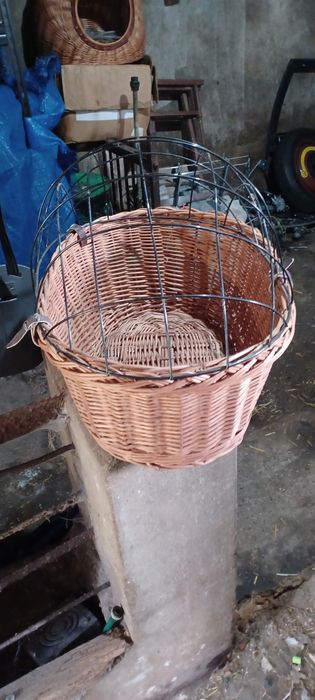 Kisz wiklinowy do roweru dla psa lub kota
