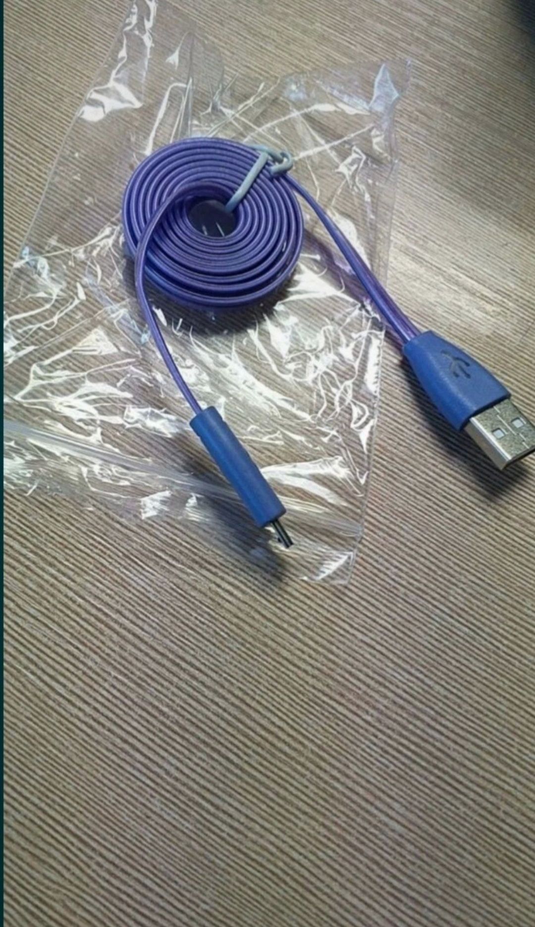 Kabel MICRO - USB zmienia kolory