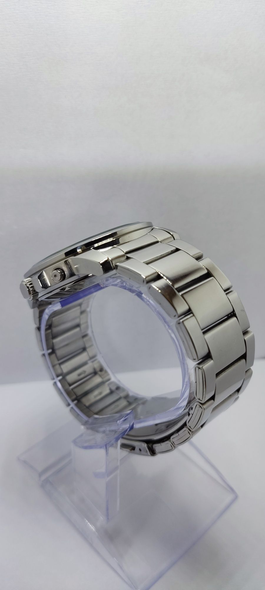 #7*Orient FEM 7J003B9 Automatic Day and Date.
100%
OPINI