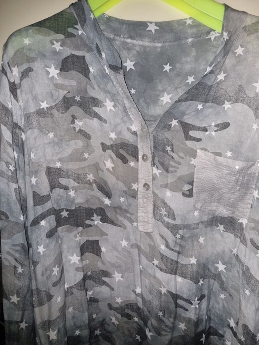 Cieniutka koszula z długim rękawem.  Rozmiar XXL.