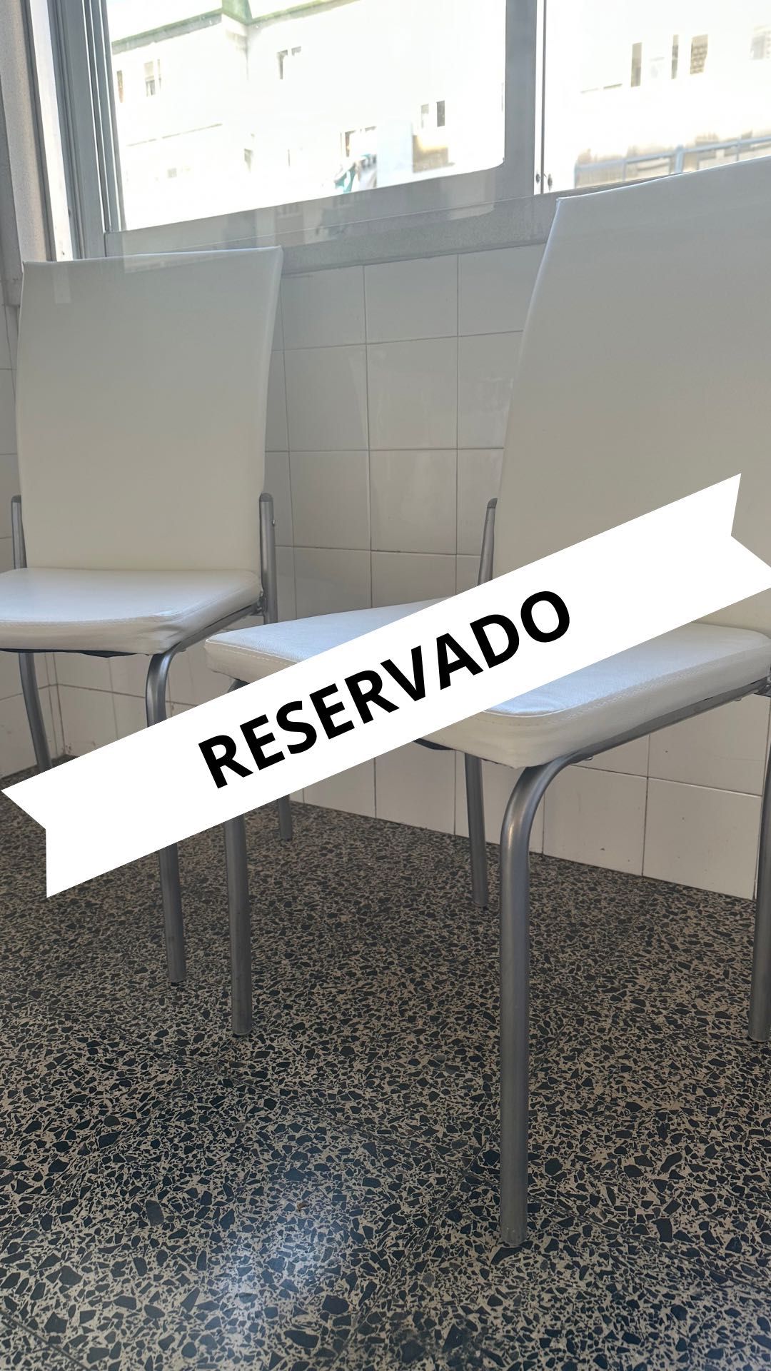 Conjunto - 5 Cadeiras Lorenzo Brancas – 4 Novas na Caixa!