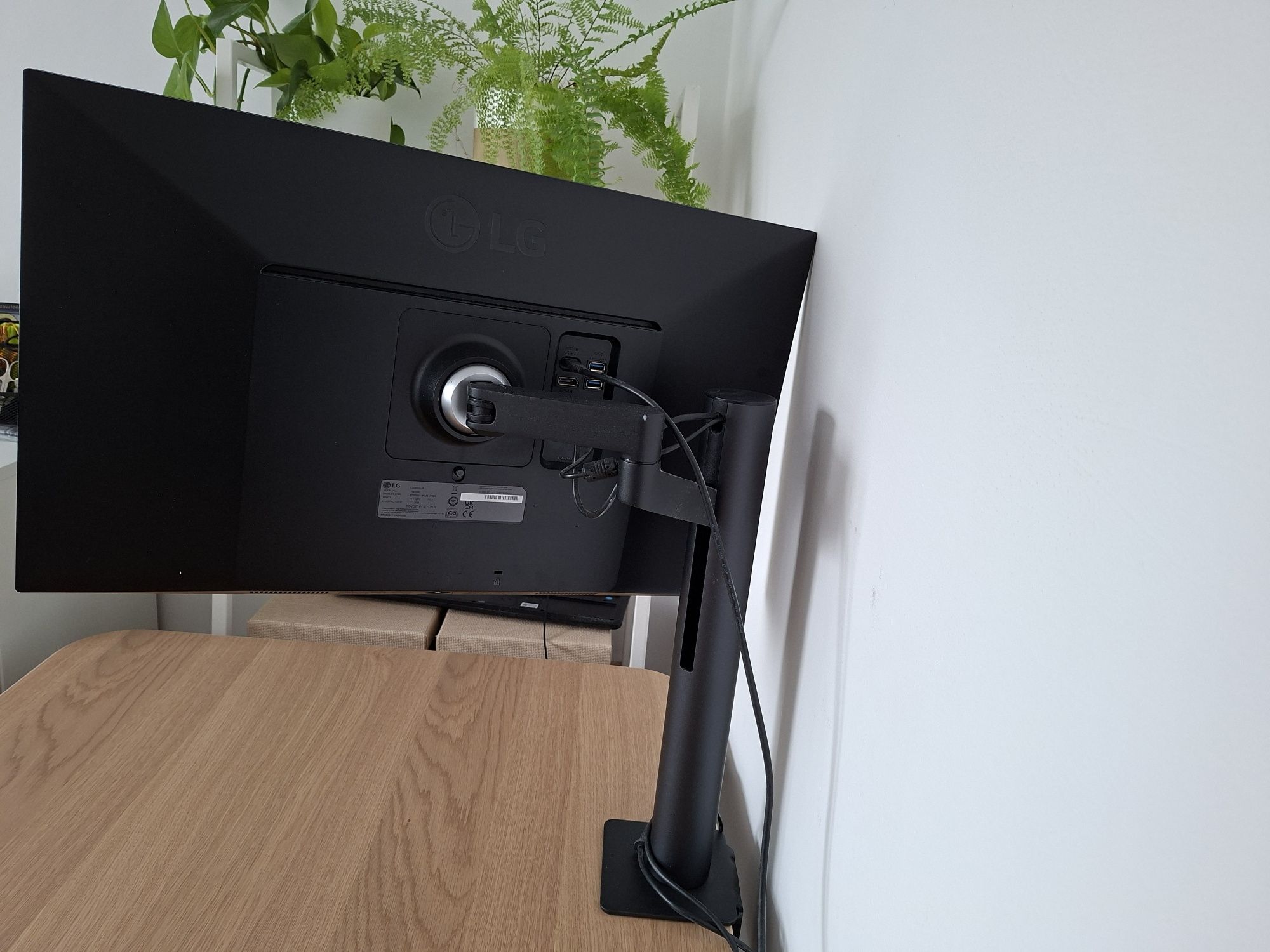 Monitor LGUltraFineDisplayErgo 27UN880 27cali 
LGUltraFineDisplayErgo
