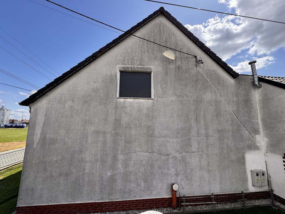 Mycie elewacji ścian kostki dachów