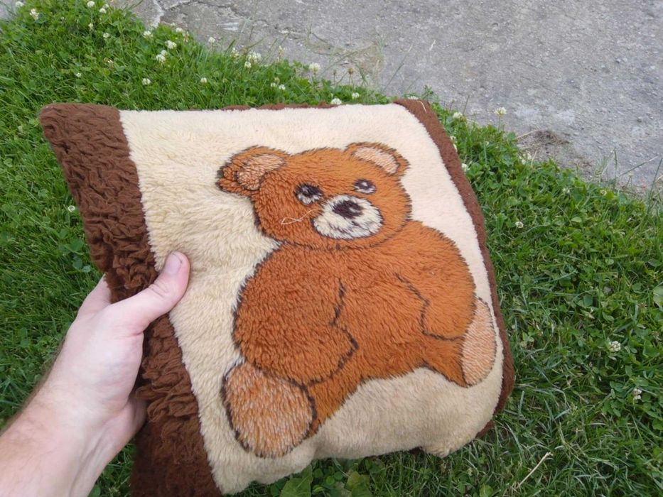 Poduszka pluszowa miś niedźwiadek dla dziecka PRL brązowa 35cm