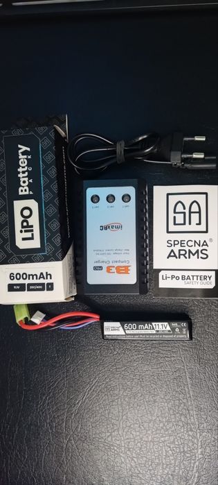 Акамулятор для страйкбольного автомата+зарядка