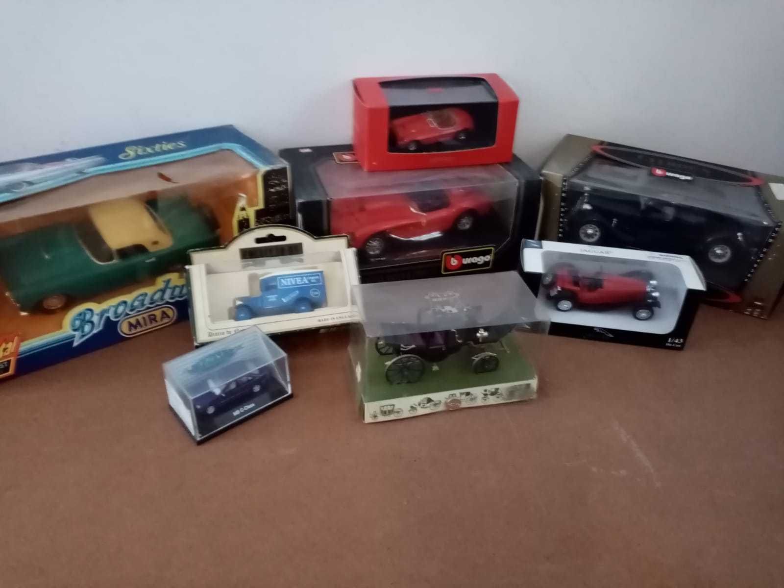 miniatura automóvel: Citroën 15 CV TA (Arrastadeira), da Burago, nova