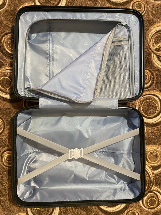 Walizka czarna premium do samolotu