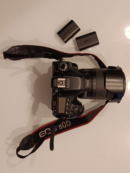 Canon EOS 80d""