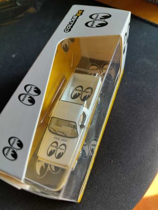 Tarmac Works - Volkswagen Caddy Moon Eyes