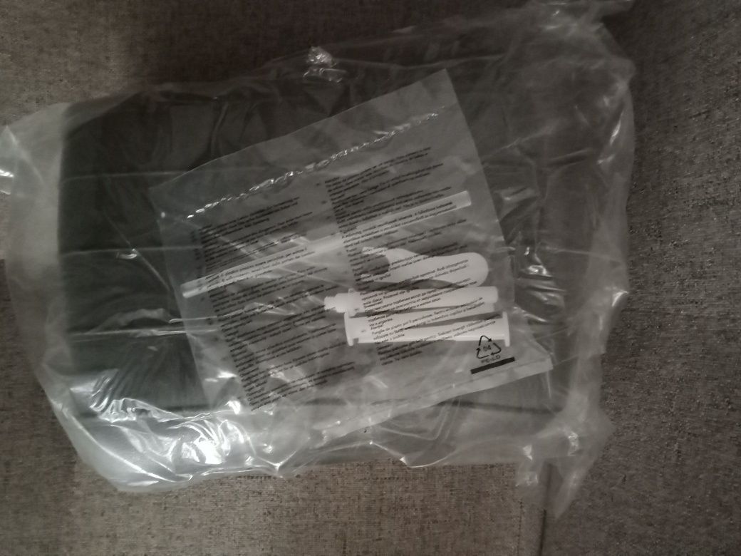 Nowa czerwona piłka gimnastyczna o przekroju 65 cm marki Crivit