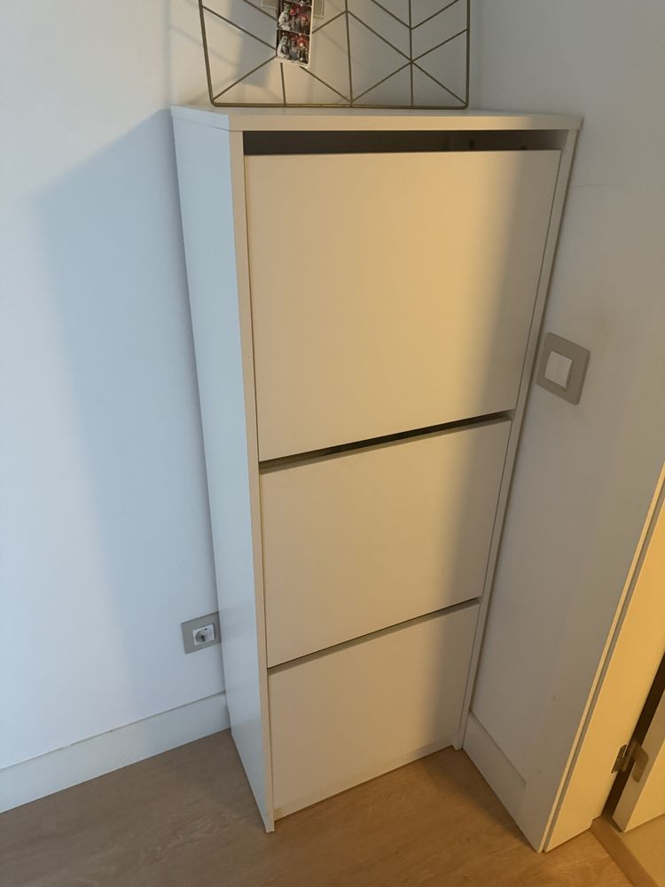 Sapateira ikea bom estado