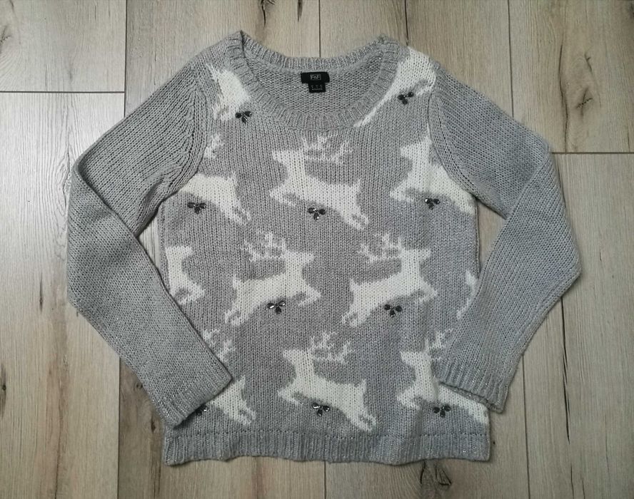 Damski sweterek ze srebrzystą nitką w renifery F&F S/M