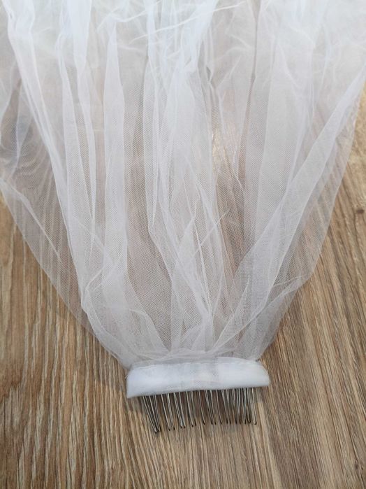 Welon z koła biały nowy na grzebieniu plus podwiązka