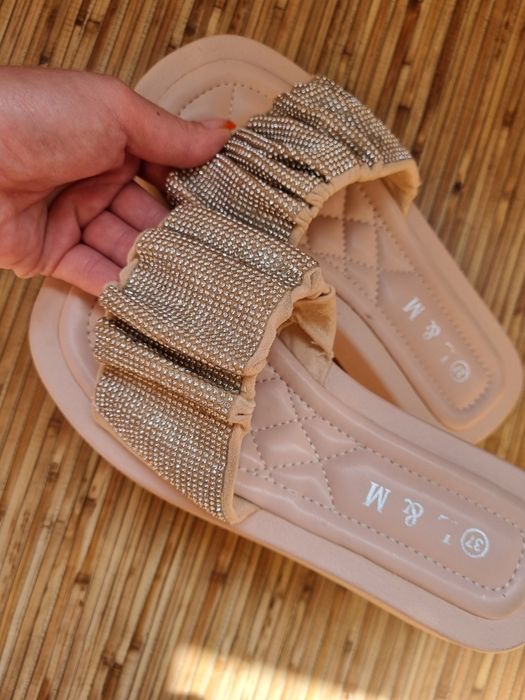 Женские шлопанцы