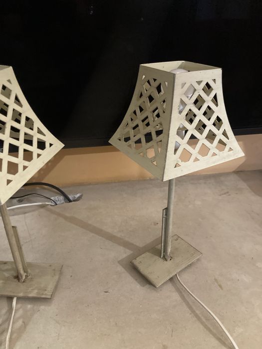 Candeeiros de mesa de cabeçeira em bom estado