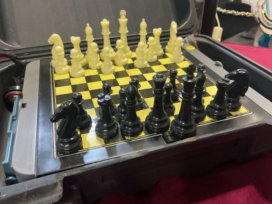 Xadrez e outros jogos com mala portatil ,mala 28x20x11 cm