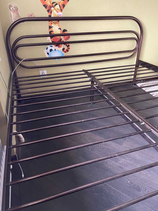 Срочно продается кровать двухспальная!