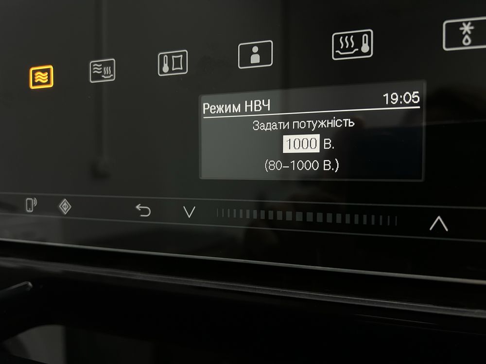 Вбудована Мікрохвильова піч  MIELE DGM 7440 OBSW  без тарілки