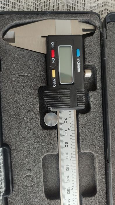 Suwmiarka Elektroniczna w etui
