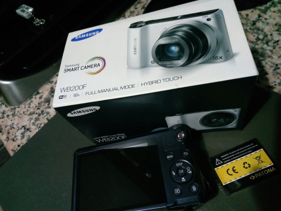 Vendo Máquina Fotográfica Samsung c/ Bateria Suplente