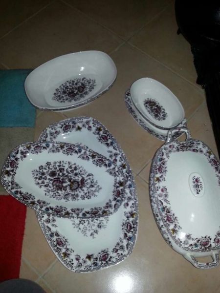 Serviço de jantar antigo em porcelana Gesol (nacional)