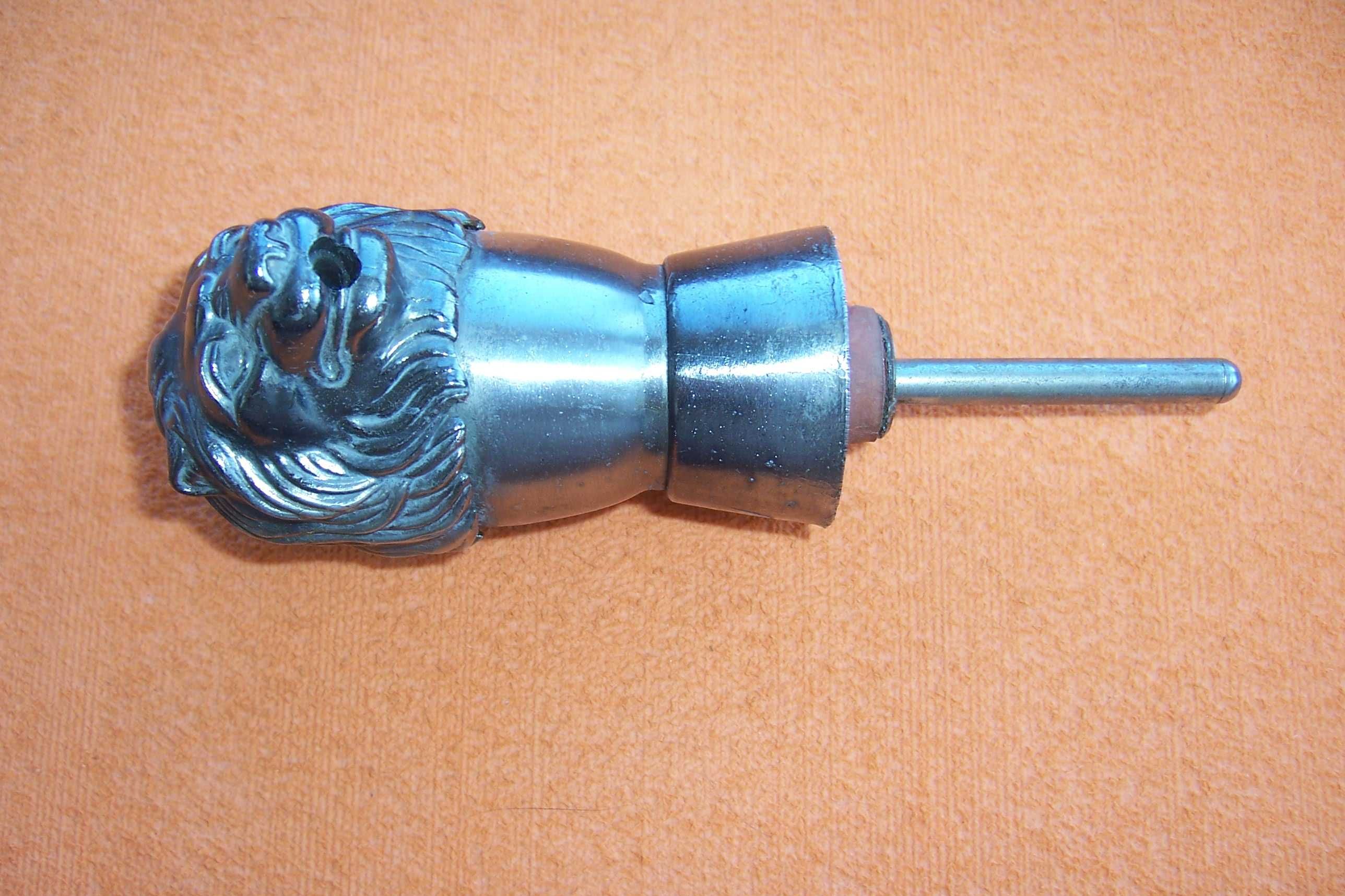 Rolha de Garrafa com Cabeça de Leão