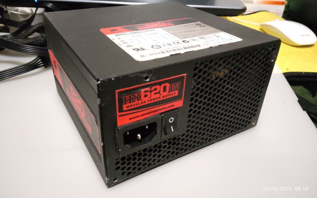 Fonte de alimentação modular Corsair HX620W como nova impecável
