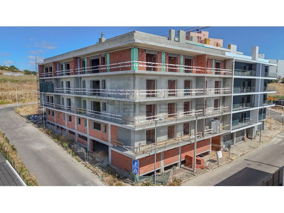 Apartamento T1 com parqueamento | Paradela, Santo António dos Caval...