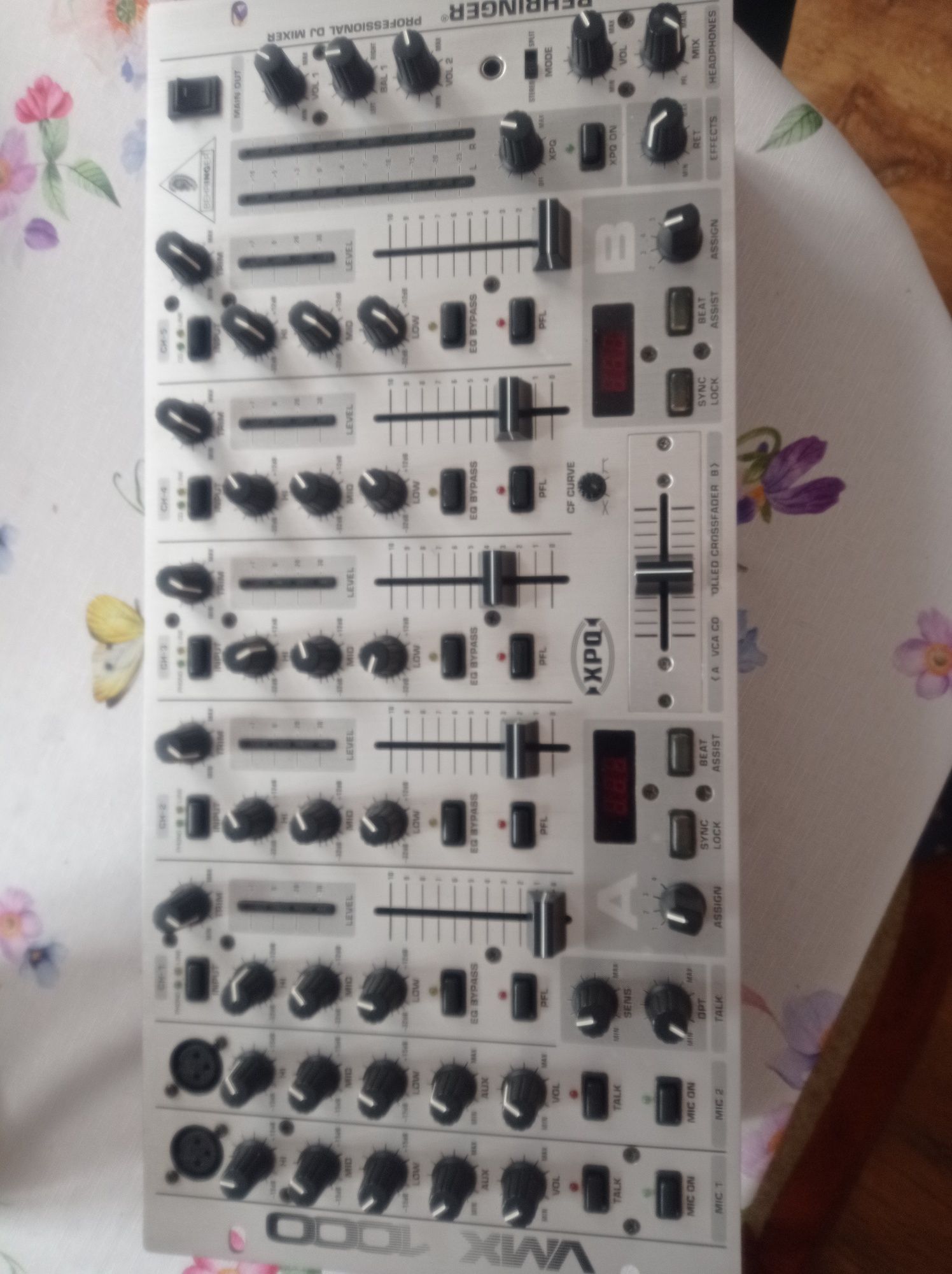 Mixer BERINGER VMX Pro 1000