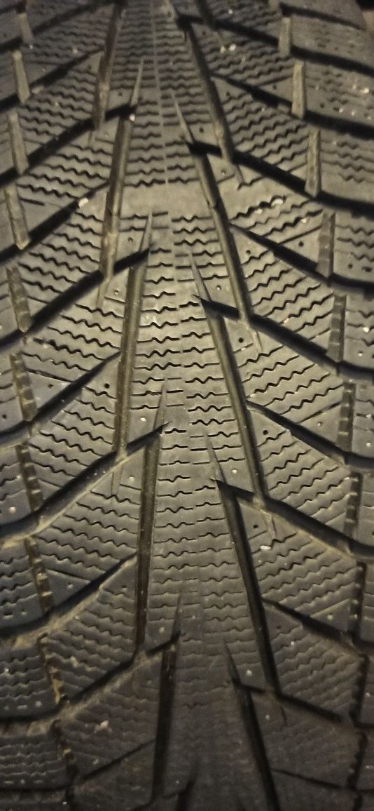 Зимова гума Hankook 185/60/R14, на дисках R14 4*98