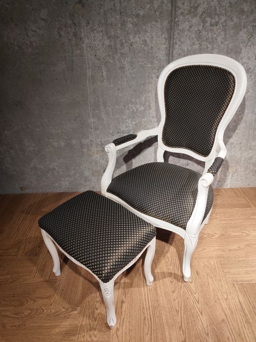 Komplet mebli fotel i podnóżek