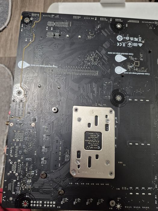 Материнська плата AMD B650