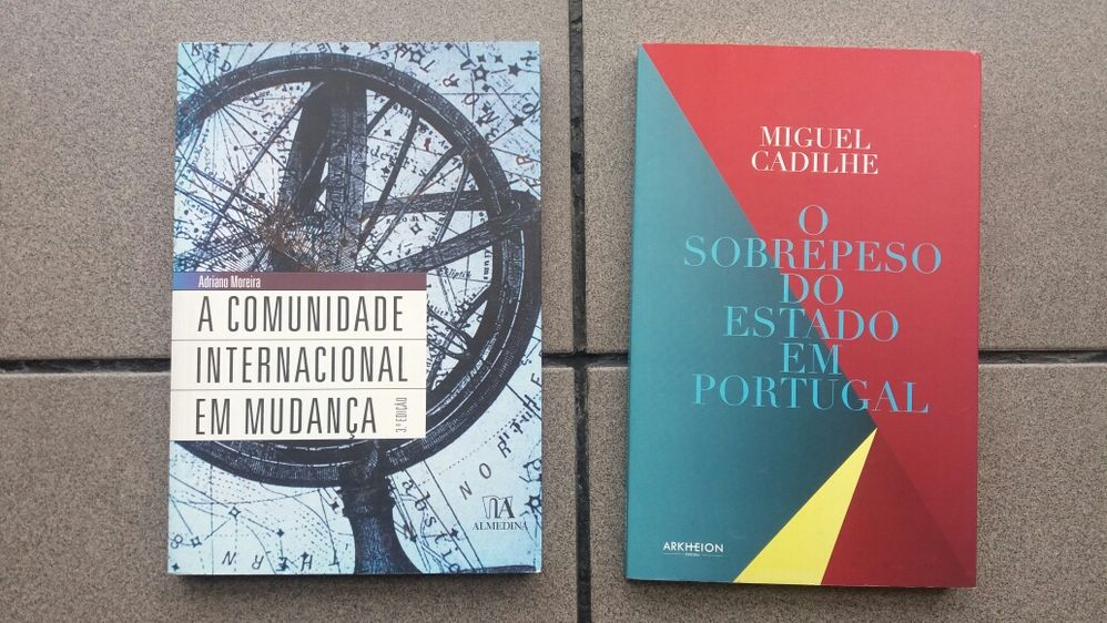 Lote de livros recentes.