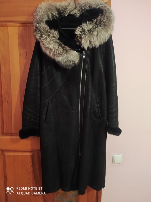 Натуральна дублянка з капюшоном в дуже хорошому стані!