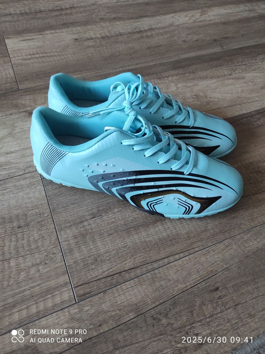 Buty do piłki nożnej