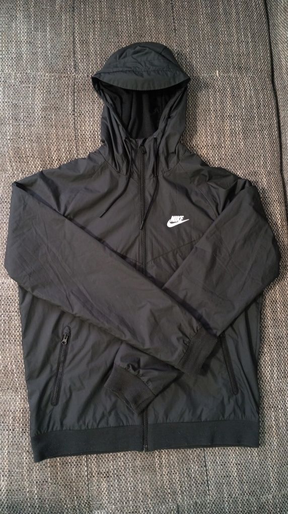 Чоловіча куртка (вітровка) Nike Windrunner. Розмір М.